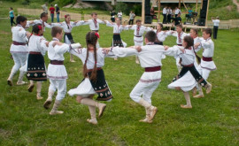 Un festivalconcurs de dans popular se va desfășura la Strășeni