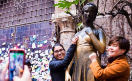 В Вероне убрали статую Джульетты пострадавшую от излишнего внимания туристов