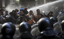 Столкновения между полицией и протестующими где происходят беспорядки