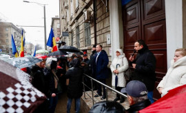 Acțiune de protest a opoziției în fața sediului CEC din Moldova