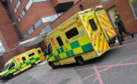 Sute de oameni mor în fiecare săptămînă în Marea Britanie din cauza cozilor la ambulanță