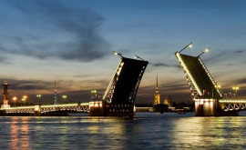 În Sankt Petersburg a început sezonul deschiderii podurilor 