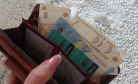 В Молдове работают честные полицейские Женщине вернули дорогой кошелек с деньгами и банковскими картами