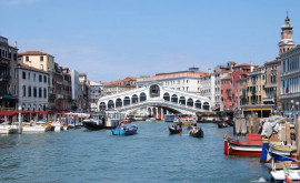 С завтрашнего дня туристы будут платить за въезд в Венецию