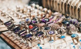Un cetățean străin a încercat să scoată din Moldova în mod ilegal un lot de bijuterii