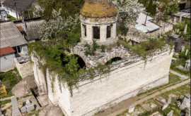 Археологи проводят раскопки в ритуальном зале еврейского кладбища в Кишиневе