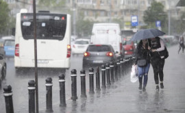 Furtuni puternice în România A fost instituit Cod galben de ploi torențiale 