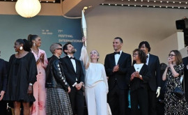 Flacăra olimpică a fost adusă pe covorul roșu de la Cannes