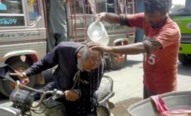 Mii de oameni spitalizaţi în Pakistan Temperaturile au atins 50 grade