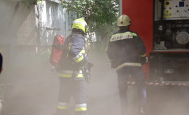 Incendiu întrun bloc locativ din capitală Ce au distrus flăcările