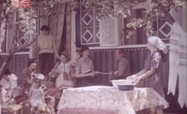 Imagini rare Surorile Osoianu în casa părinților lor din satul Horești raionul Fălești