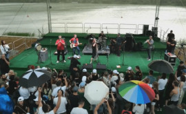 Дождь и град не стали препятствием для концерта в парке Ла Извор