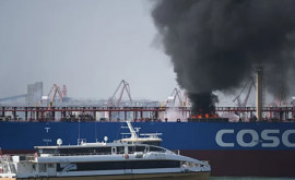 Două nave au luat foc după un atac cu rachete în largul coastelor Yemenului