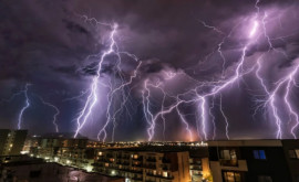 Furtuna puternică și ploile cu descărcări electrice din noaptea trecută au cret multiple deranjamente electrice
