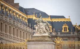 Alarmă la Versailles Din acoperișul celebrei atracții turistice a început să iasă fum