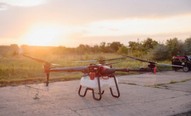 Vinificatorii au început să folosească drone pentru stropirea viilor
