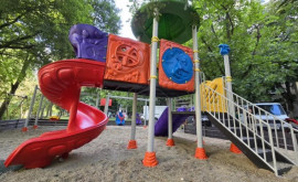 Un nou teren de joacă pentru copii în sectorul Rîșcani