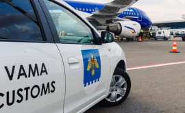 Bagajul pasagerilor zborului ChișinăuVarșovia a fost percheziționat ce au găsit vameșii