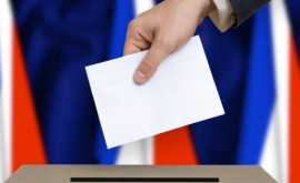 Milioane de francezi merg astăzi la urnele de vot