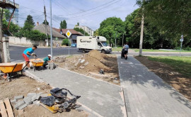 Новый тротуар строят на улице Николае Костин