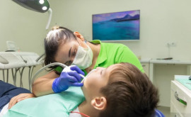 Medicii ajung întrun raion de la sud să ofere gratuit copiilor servicii stomatologice