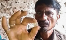 Un muncitor din India plin de datorii a găsit un diamant în valoare de 100000 de dolari