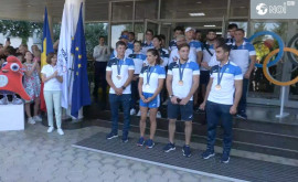 Am vrut să bucurăm toată Moldova și nea reușit Olimpicii moldoveni întîmpinați solemn pe Aeroportul Chișinău