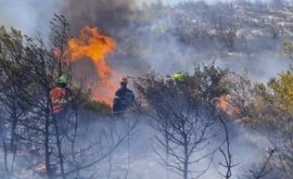 VIDEO Cum arată o zi pentru pompierii moldoveni care luptă cu flăcările în Grecia