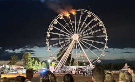 O roată panoramică a luat foc la un festival de muzică