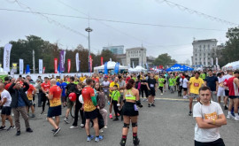 Mii de adulți participă astăzi la Chișinău Marathon 2024