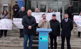 Protest la TeleradioMoldova participanții cer demisia directorului