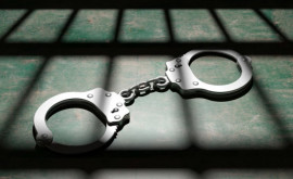 Babior condamnat pe viață pentru 10 crime a părăsit țara după eliberarea condiționată