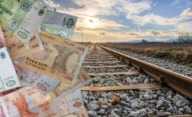 В мае железнодорожники начали получать зарплату за сентябрь и октябрь