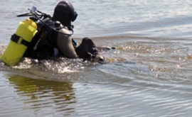 Copil dispărut la Călărași Hainele acestuia găsite pe malul unui iaz