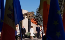 Conducerea Republicii Moldova a depus flori la monumentul Maica Îndurerată din Complexul Memorial Eternitate
