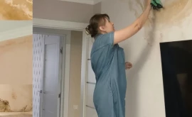 Coșmarul ploilor la Bălți locatarii trăiesc printre mucegai și pereți umezi