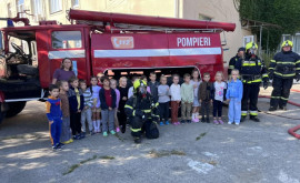 Angajații IGSU continuă activitățile de instruire pentru elevii din instituțiile de învățămînt din întreaga țară 