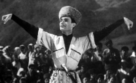 Какую первую зарплату получил знаменитый чеченский танцор Махмуд Эсамбаев и что сказал его отец