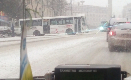 В столице автобус протаранил четыре машины ФОТО