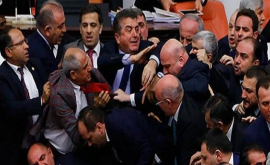 В парламенте Турции произошла массовая драка ВИДЕО