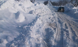 În unele regiuni din țară stratul de zăpadă ajunge la trei metri FOTO VIDEO