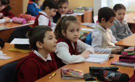 Dodon îndemnat să apere dreptul la educaţie în Transnistria