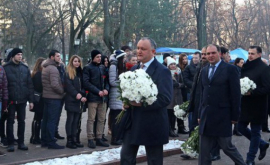 Igor Dodon a depus flori la bustul lui Mihai Eminescu