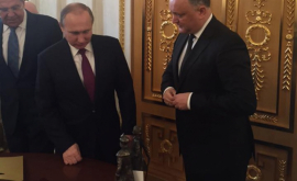Dodon și Putin au făcut schimb de cadouri