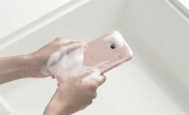 Смартфон который можно мыть водой с мылом начнут продавать в Японии