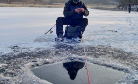 AVERTISMENT pescuitul la copcă și mersul pe gheață sînt PERICULOASE