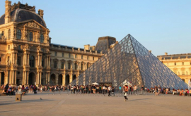 Французский военный у музея Лувр в Париже открыл огонь ВИДЕО