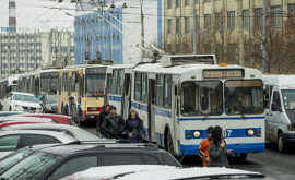 Десятки троллейбусов встали в центре Кишинева
