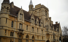 Universitatea Oxford ar putea să deschidă campus în Franța
