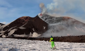 Вулкан Этна устроил очередное зрелищное световое шоу ВИДЕО